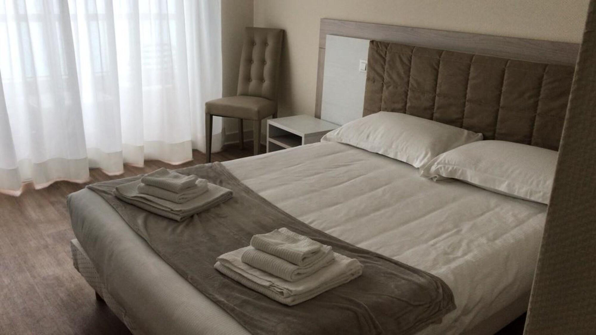 Hotel Le Dauphin Мантон Екстер'єр фото