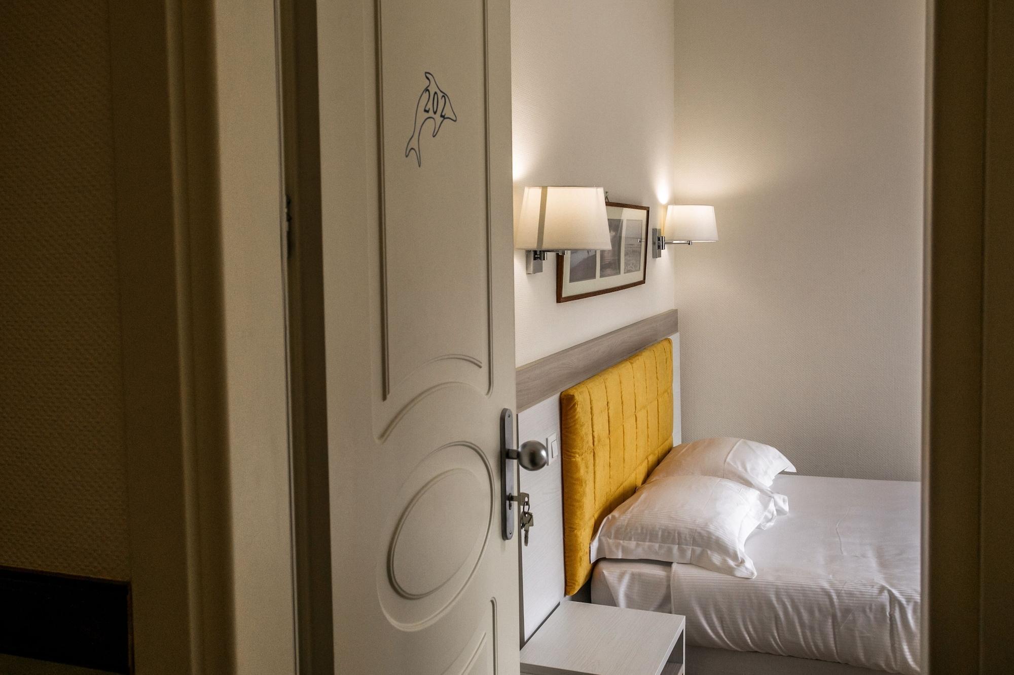 Hotel Le Dauphin Мантон Екстер'єр фото