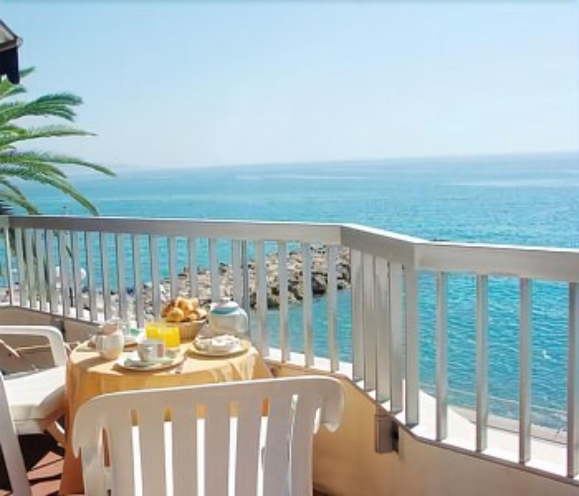 Hotel Le Dauphin Мантон Екстер'єр фото